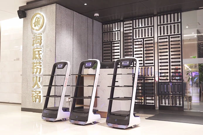 打造智能服务，普渡机器人携手海底捞引领餐饮自动化革命