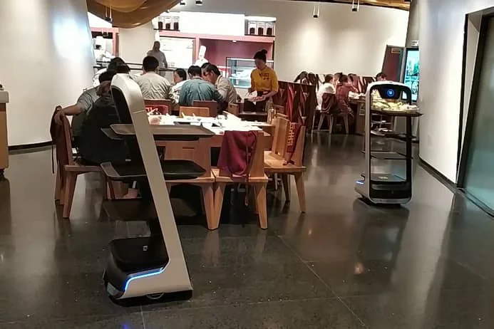 巴奴火锅引进普渡送餐机器人，只为让顾客就餐体验更佳